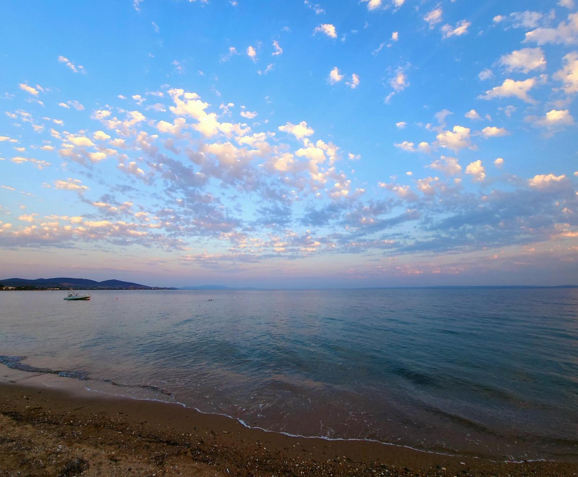 Pine Beach Holiday Home 2 Bedrooms 50 Meters To The Beach Kalyves Polygyrou Exterior foto